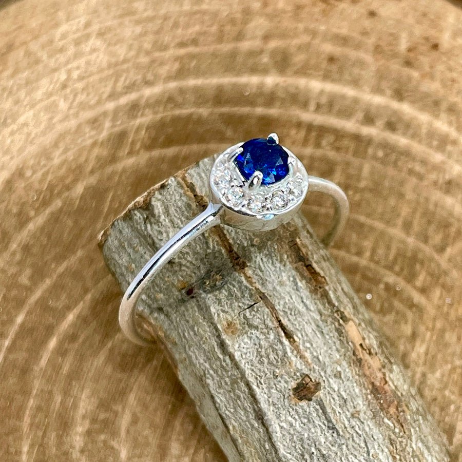 Bague femme MIDNIGHT IS MINE – argent 925, cabochon façon saphir et zircons façon diamant en halo – bijoux fait main en argent 925 | Pitch & Néo