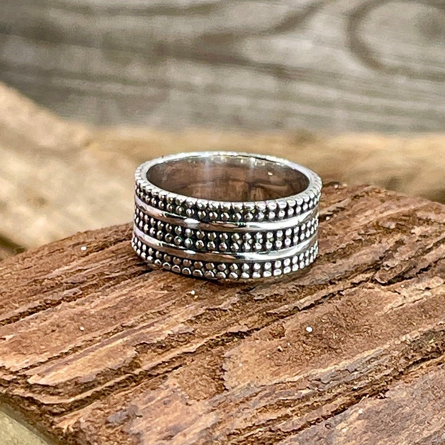 Bague femme OWN ME, GLITTER BRAT – large en argent 925, texture perlée et bords sculptés – bijoux fait main en argent 925 | Pitch & Néo