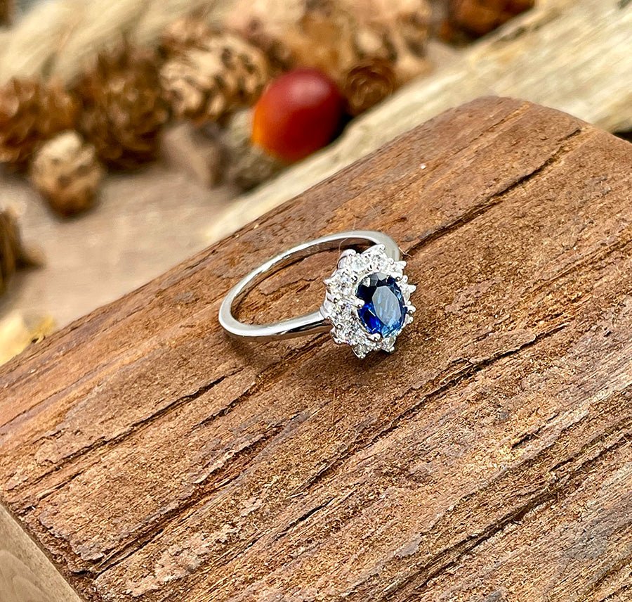 Bague femme QUEEN OF TOO MUCH – zircon bleu façon saphir et halo de zircons façon diamant sur argent 925 – bijoux fait main en argent 925 | Pitch & Néo