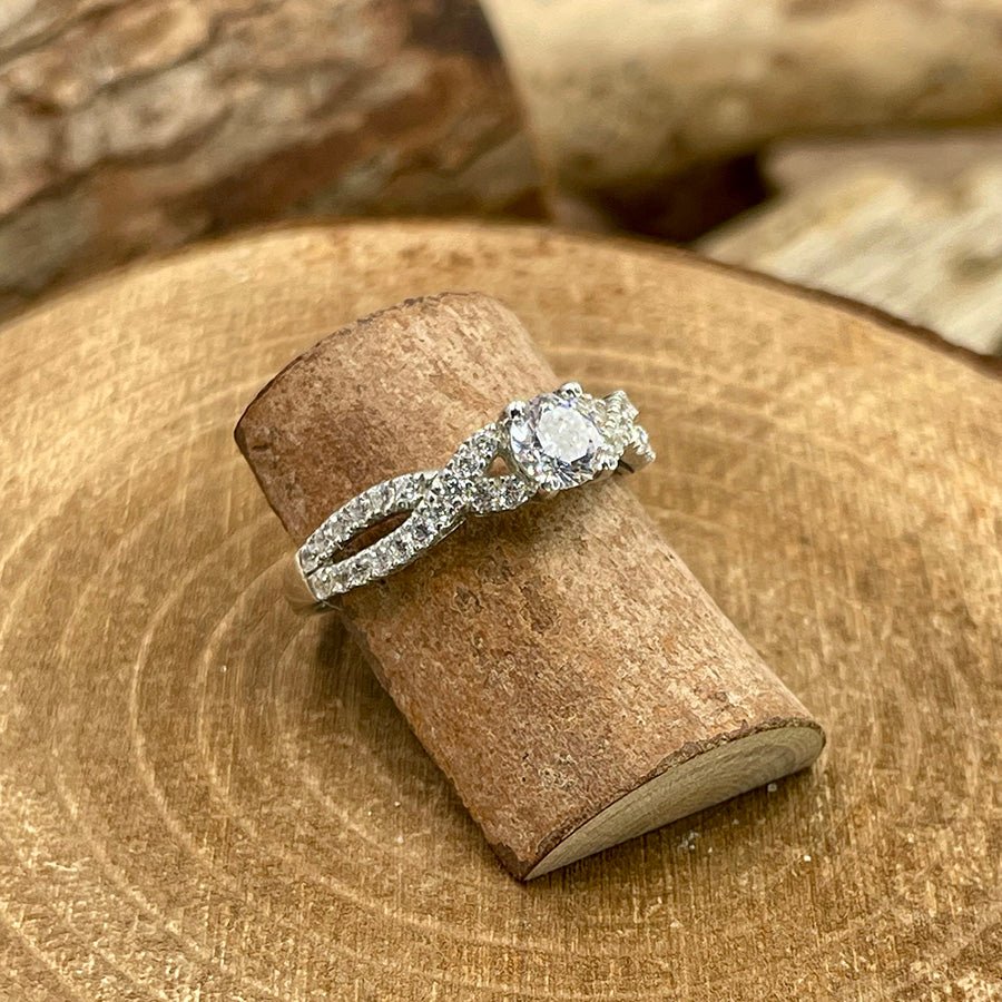 Bague femme RUNAWAY BRIDE – solitaire zircon façon diamant et pavage croisé en argent 925 – bijoux fait main en argent 925 | Pitch & Néo