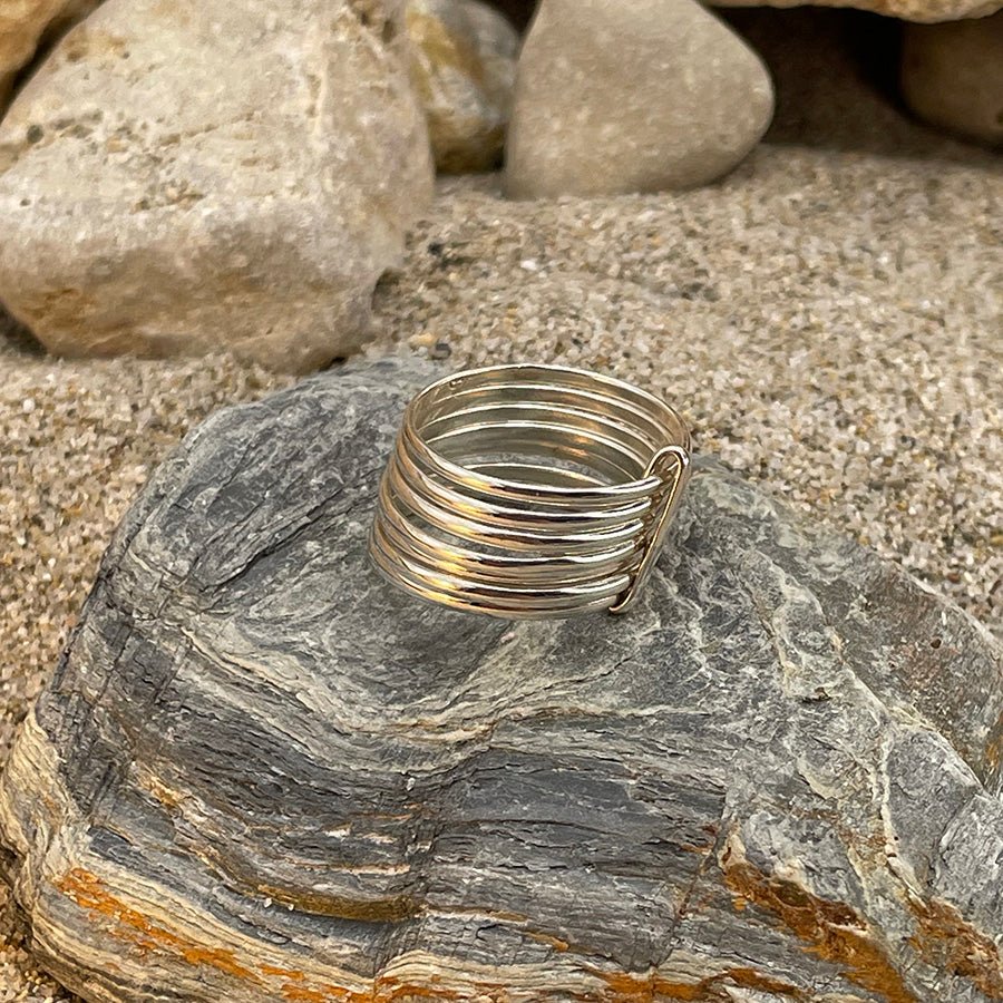 Bague femme SHUSSHHH – argent 925, semainier 7 anneaux lisses avec barre centrale – bijoux fait main en argent 925 | Pitch & Néo