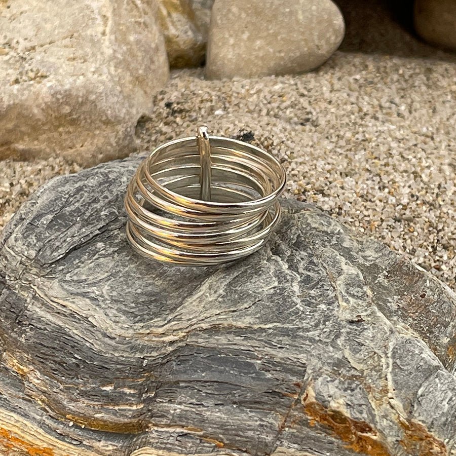 Bague femme SHUSSHHH – argent 925, semainier 7 anneaux lisses avec barre centrale – bijoux fait main en argent 925 | Pitch & Néo