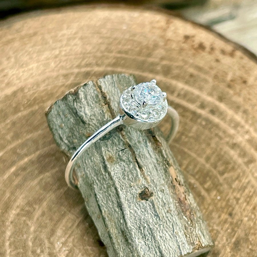 Bague femme SPARKLE KISS – argent 925, zircon central rond et halo pavé façon diamant – bijoux fait main en argent 925 | Pitch & Néo