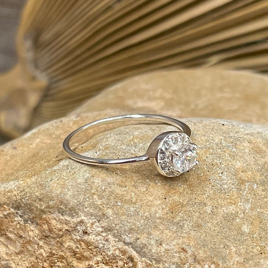 Bague femme SPARKLE KISS – argent 925, zircon central rond et halo pavé façon diamant – bijoux fait main en argent 925 | Pitch & Néo