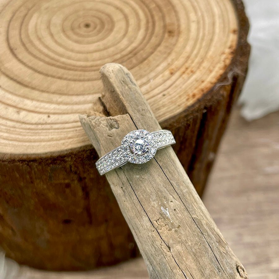 Bague femme TOO SHINY TO BE SINGLE – solitaire halo argent 925 pavé de zircons façon diamant – bijoux fait main en argent 925 | Pitch & Néo