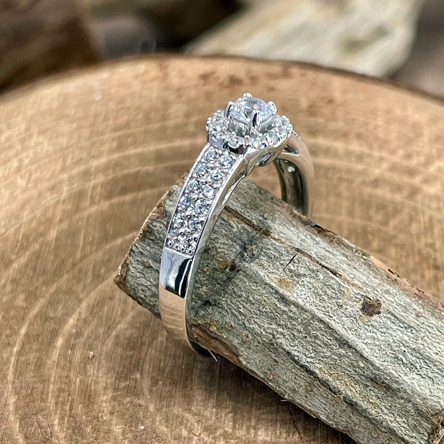 Bague femme TOO SHINY TO BE SINGLE – solitaire halo argent 925 pavé de zircons façon diamant – bijoux fait main en argent 925 | Pitch & Néo