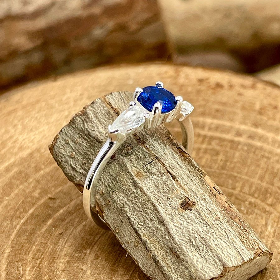 Bague femme YES TO MYSELF – argent 925, zircon façon saphir et pierres latérales façon diamant – bijoux fait main en argent 925 | Pitch & Néo