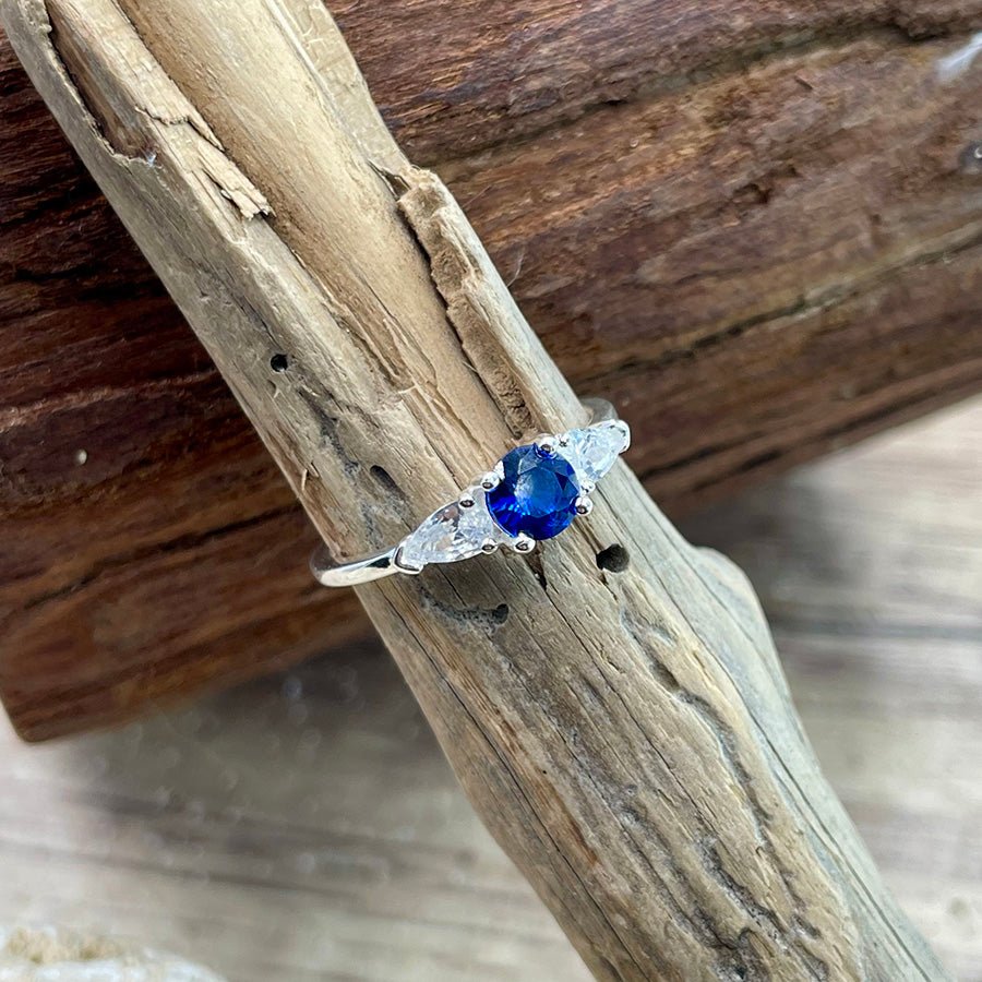 Bague femme YES TO MYSELF – argent 925, zircon façon saphir et pierres latérales façon diamant – bijoux fait main en argent 925 | Pitch & Néo