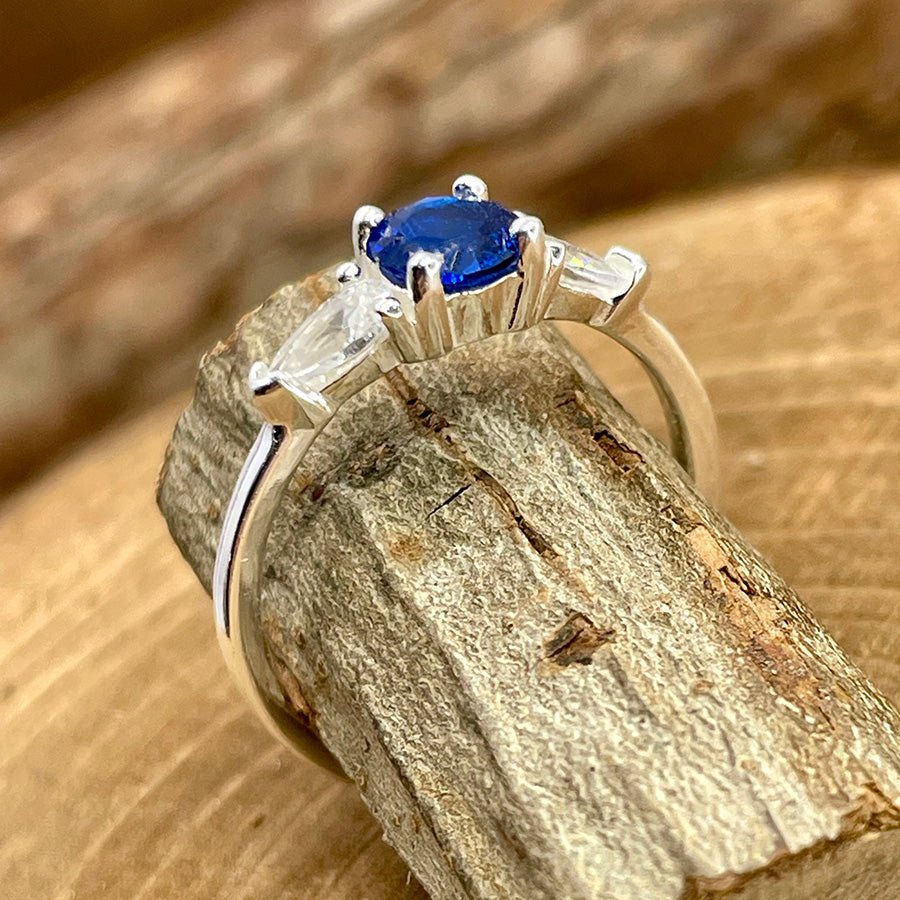 Bague femme YES TO MYSELF – argent 925, zircon façon saphir et pierres latérales façon diamant – bijoux fait main en argent 925 | Pitch & Néo