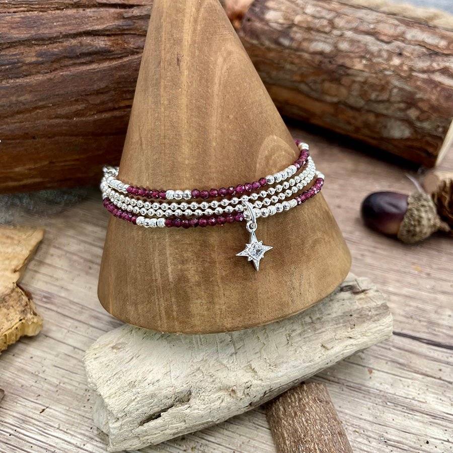 BLACKBERRY BRACELET MULTI - RANG EN PERLES DE GRENAT ET CHAÎNE BOULES AVEC PENDENTIF ÉTOILE POLAIRE ART DÉCO PAVÉ DE ZIRCONS EN ARGENT 925 – bijoux fait main en argent 925 | Pitch & Néo