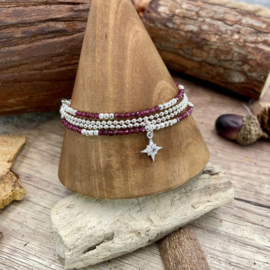 BLACKBERRY BRACELET MULTI - RANG EN PERLES DE GRENAT ET CHAÎNE BOULES AVEC PENDENTIF ÉTOILE POLAIRE ART DÉCO PAVÉ DE ZIRCONS EN ARGENT 925 – bijoux fait main en argent 925 | Pitch & Néo