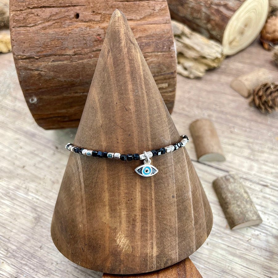 BLUE EYES BRACELET EN PERLES DE SPINELLE CARRÉES AVEC ŒIL PROTECTEUR EN ÉMAIL ET ARGENT 925 – bijoux fait main en argent 925 | Pitch & Néo