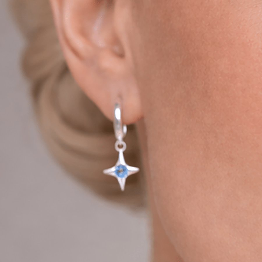 Boucles d’oreilles créoles femme argent 925 BLUE EYES, NO LIES – créoles pendantes, pendentif étoile zircon bleu – bijoux fait main en argent 925 | Pitch & Néo