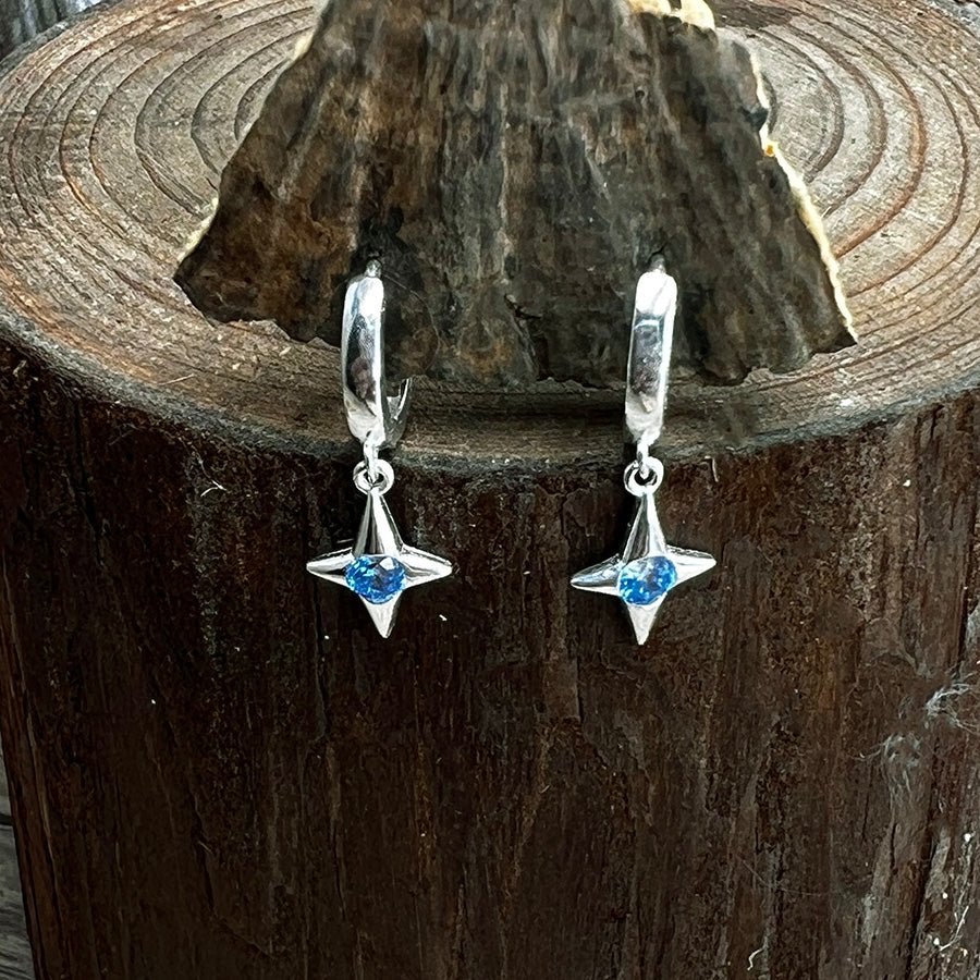 Boucles d’oreilles créoles femme argent 925 BLUE EYES, NO LIES – créoles pendantes, pendentif étoile zircon bleu – bijoux fait main en argent 925 | Pitch & Néo
