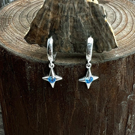 Boucles d’oreilles créoles femme argent 925 BLUE EYES, NO LIES – créoles pendantes, pendentif étoile zircon bleu – bijoux fait main en argent 925 | Pitch & Néo