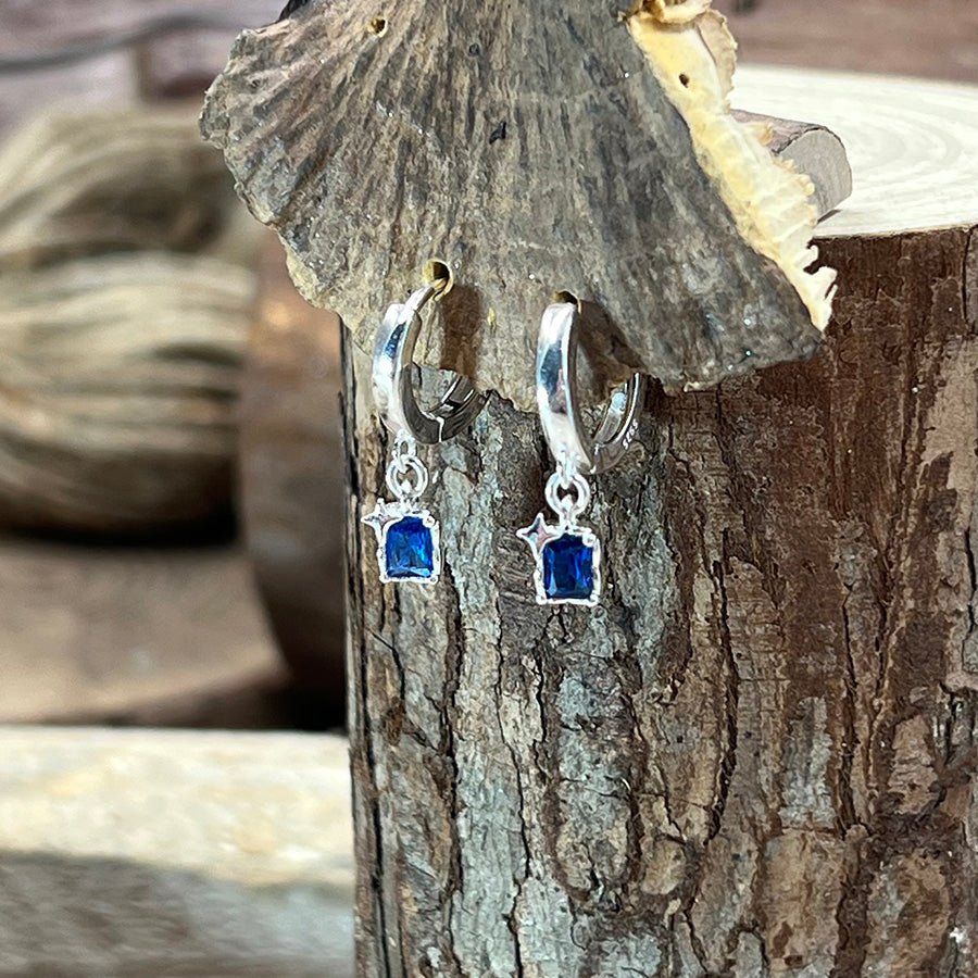 Boucles d’oreilles créoles femme argent 925 – BLUE NEVER APOLOGIZES, rectangle zircon bleu & étoile – bijoux fait main en argent 925 | Pitch & Néo