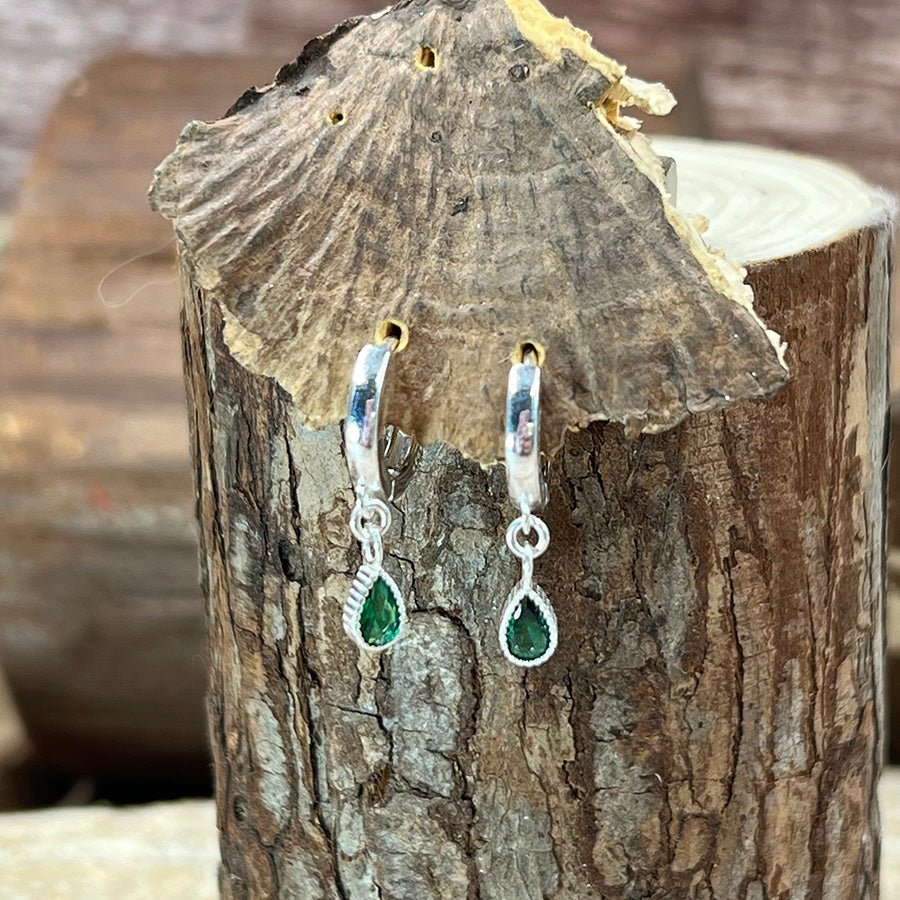 Boucles d’oreilles créoles femme argent 925 – GUILTY OF GREEN, pendentifs goutte zircon façon émeraude – bijoux fait main en argent 925 | Pitch & Néo
