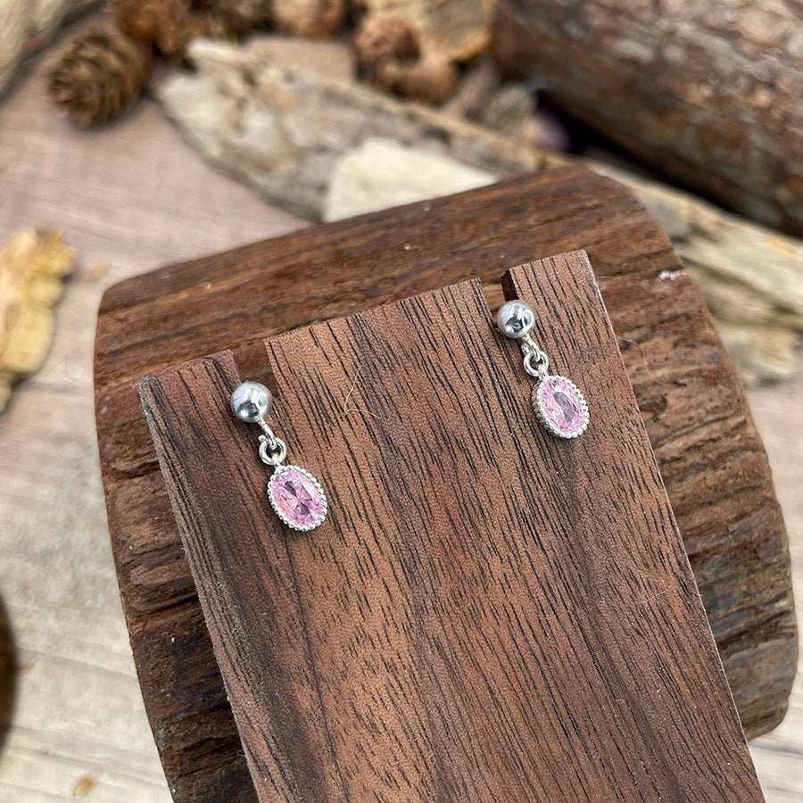 Boucles d’oreilles femme BUBBLEGUM ATTITUDE – clous pendants zircon rose ovale et argent 925 – bijoux fait main en argent 925 | Pitch & Néo