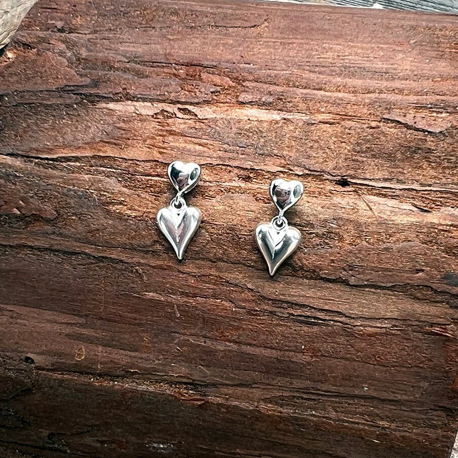 Boucles d’oreilles femme CRAZY IN TOON – clous pendants cœurs cartoon et argent 925 – bijoux fait main en argent 925 | Pitch & Néo