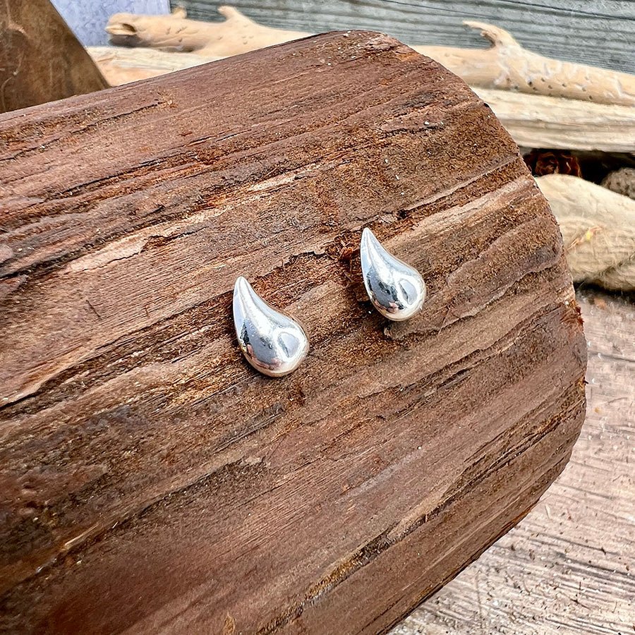 Boucles d’oreilles femme CRY ME SMALL – mini puces gouttes en argent 925 – bijoux fait main en argent 925 | Pitch & Néo