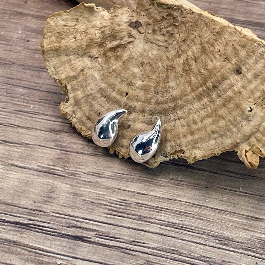 Boucles d’oreilles femme CRY ME SMALL – mini puces gouttes en argent 925 – bijoux fait main en argent 925 | Pitch & Néo