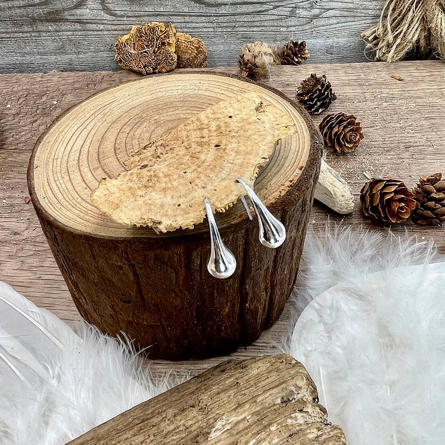 Boucles d’oreilles femme CRYBABY, BUT ICY – gouttes sculptées en argent 925 sur crochet – bijoux fait main en argent 925 | Pitch & Néo