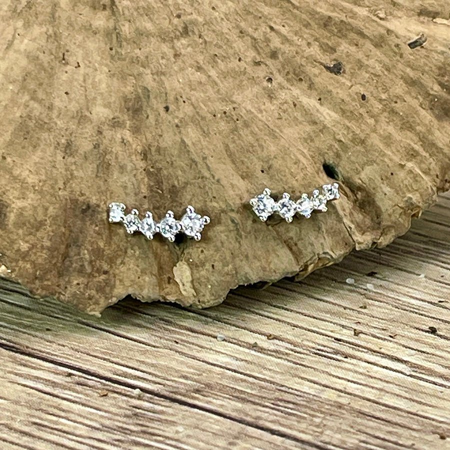 Boucles d’oreilles femme GLITTER STRIKE – barrettes courbées, zircons façon diamant et argent 925 – bijoux fait main en argent 925 | Pitch & Néo