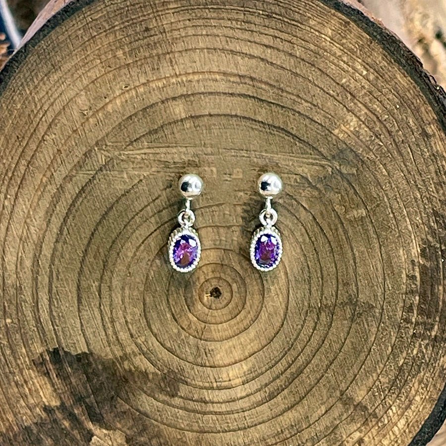 Boucles d’oreilles femme GRAPE ME HARDER – clous argent 925 et pendentifs zircon violet façon améthyste, serti milgrain – bijoux fait main en argent 925 | Pitch & Néo