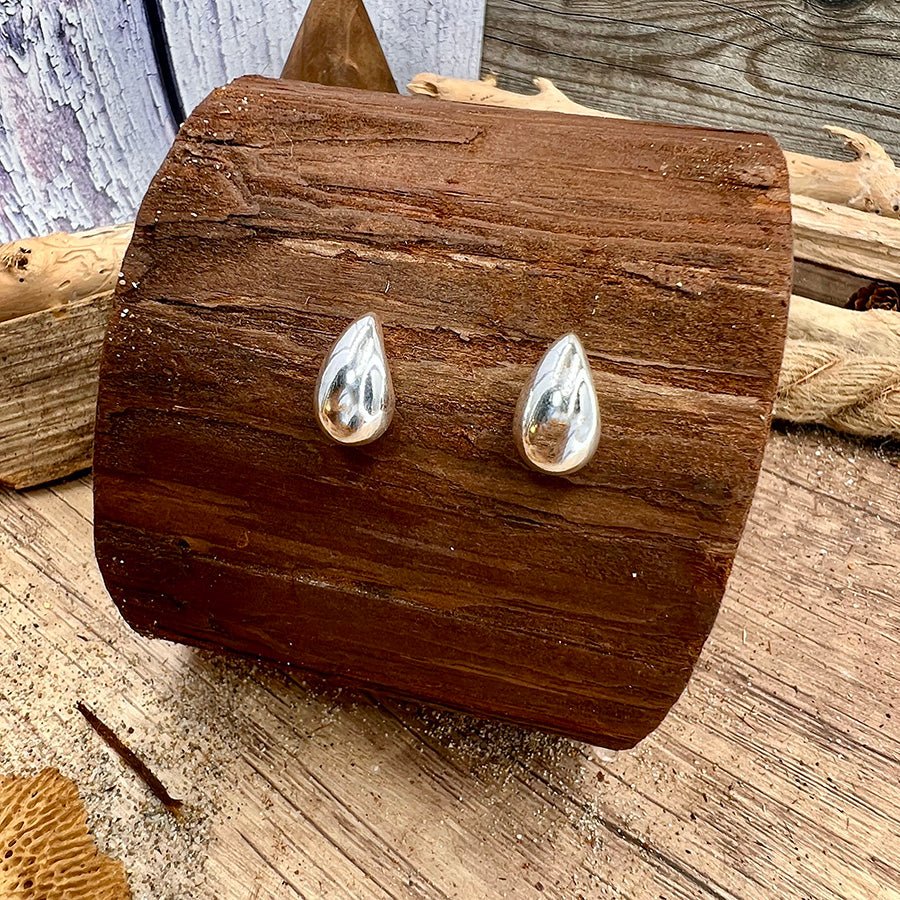 Boucles d’oreilles femme NO MORE TEARS, GIRLS!!! – puces gouttes massives en argent 925 – bijoux fait main en argent 925 | Pitch & Néo