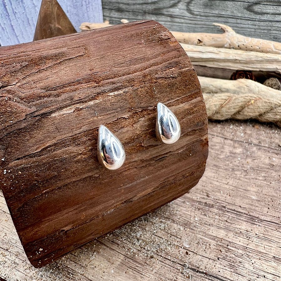 Boucles d’oreilles femme NO MORE TEARS, GIRLS!!! – puces gouttes massives en argent 925 – bijoux fait main en argent 925 | Pitch & Néo