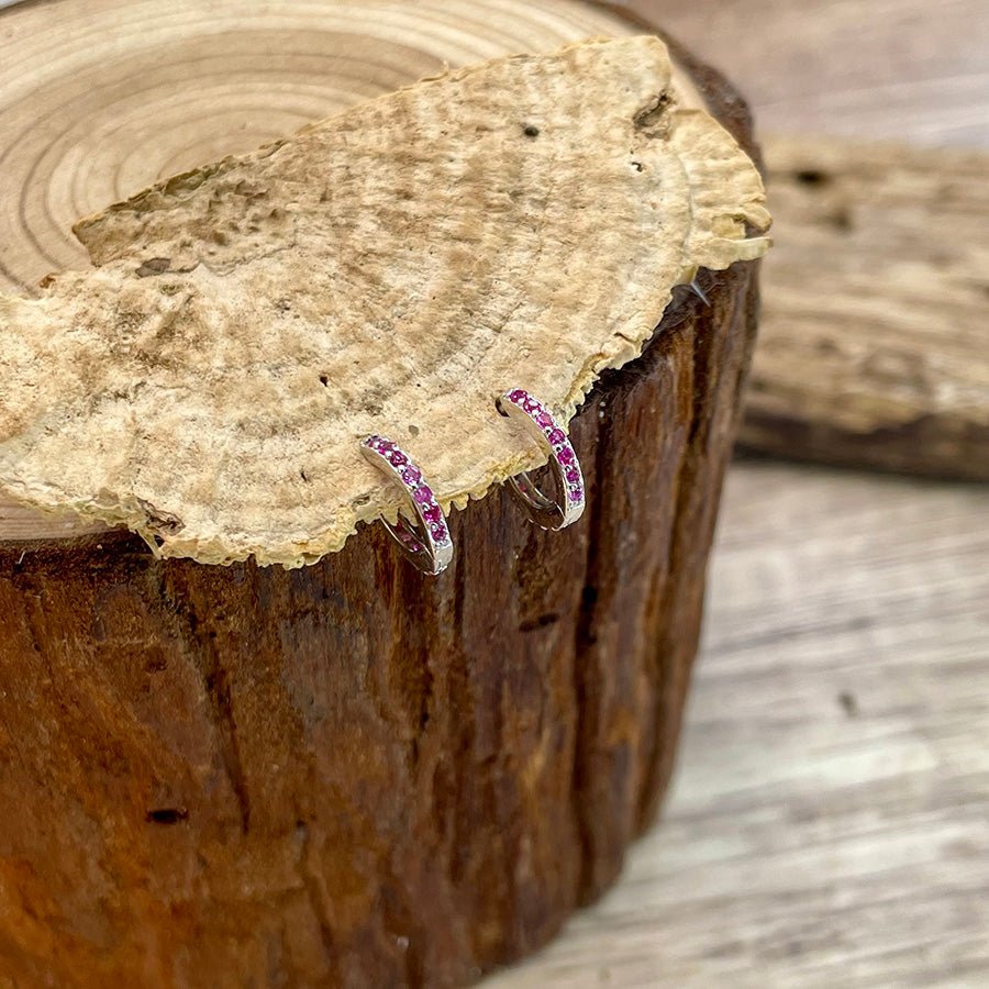 Boucles d’oreilles femme PINK ISSUES – créoles rondes 11 mm, zircons fuchsia façon rubis et argent 925 – bijoux fait main en argent 925 | Pitch & Néo