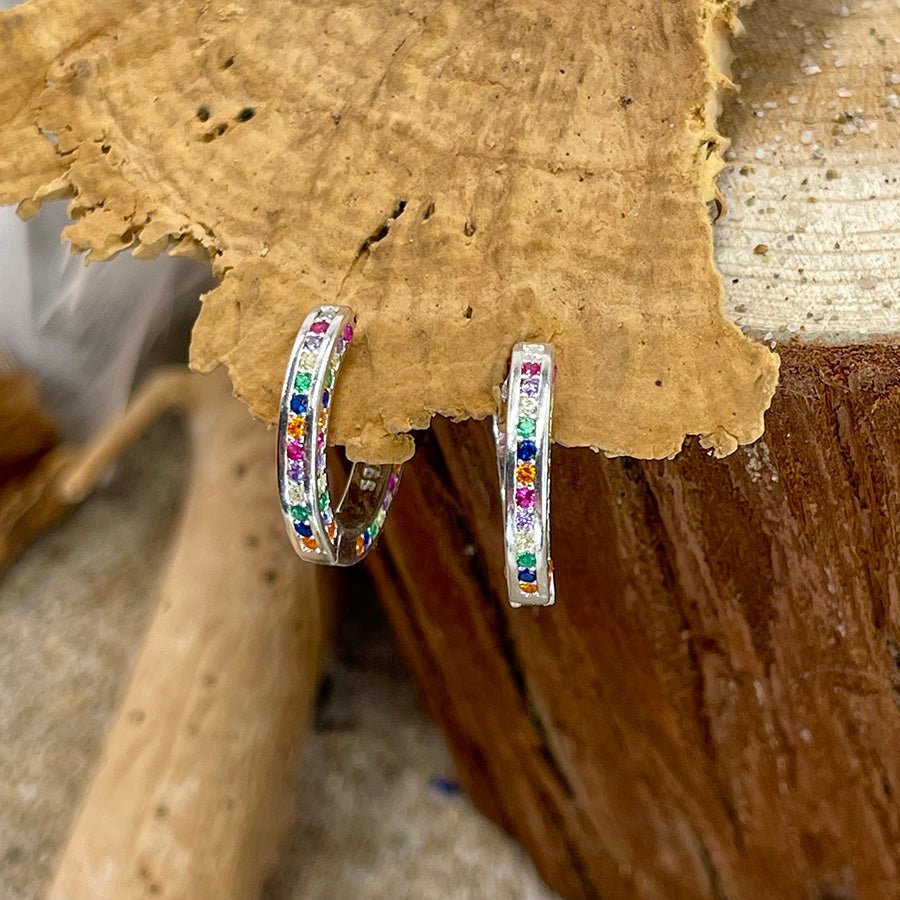 Boucles d’oreilles femme PLAY DIRTY, SHINE MORE – mini créoles 14 mm, zircons multicolores sertis intégralement et argent 925 – bijoux fait main en argent 925 | Pitch & Néo