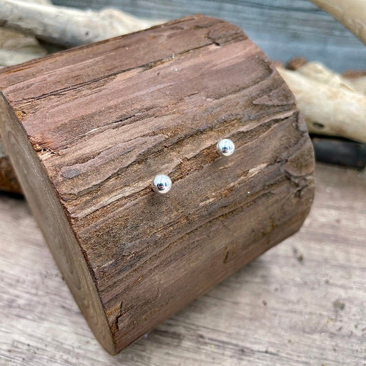 Boucles d’oreilles femme TINY GLOW – puces boule argent 925, 4 à 6 mm – bijoux fait main en argent 925 | Pitch & Néo