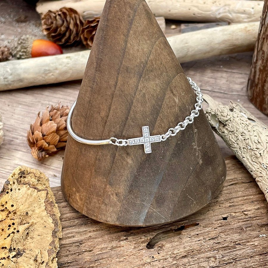 Bracelet demi - jonc femme BAD GIRL PRAY HARD – demi - jonc argent 925, croix pavée et chaîne jaseron, argent 925 – bijoux fait main en argent 925 | Pitch & Néo