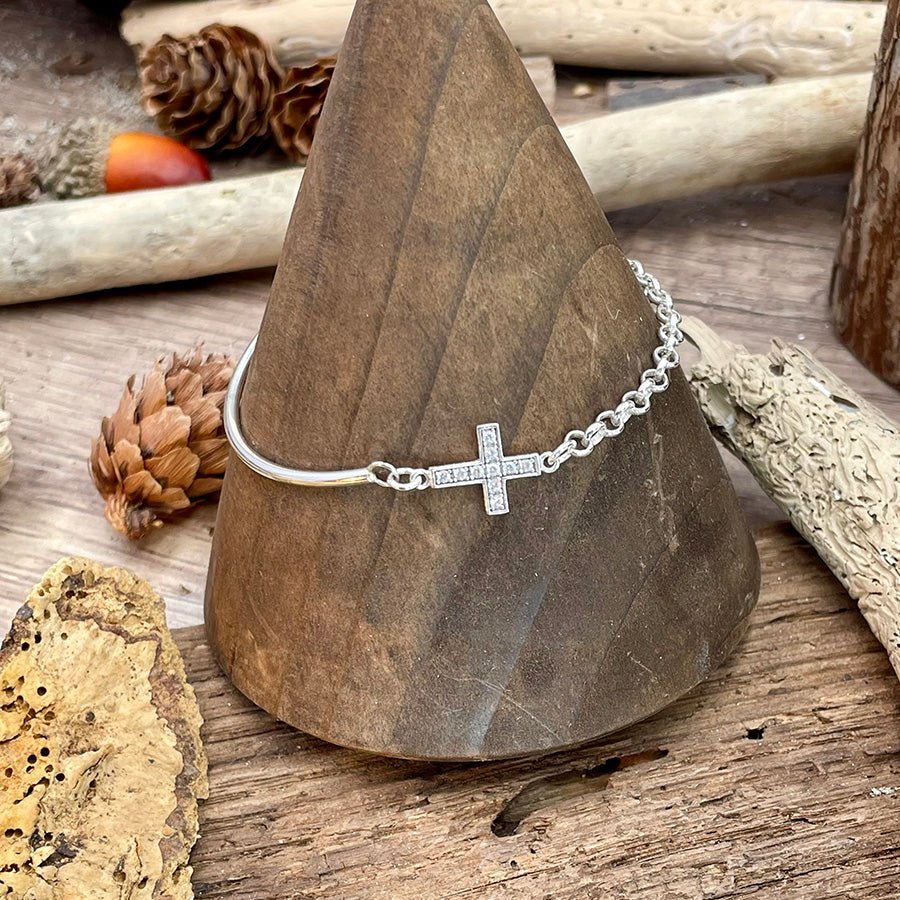 Bracelet femme BAD GIRL PRAY HARD – demi - jonc argent 925, croix pavée & chaîne jaseron – bijoux fait main en argent 925 | Pitch & Néo