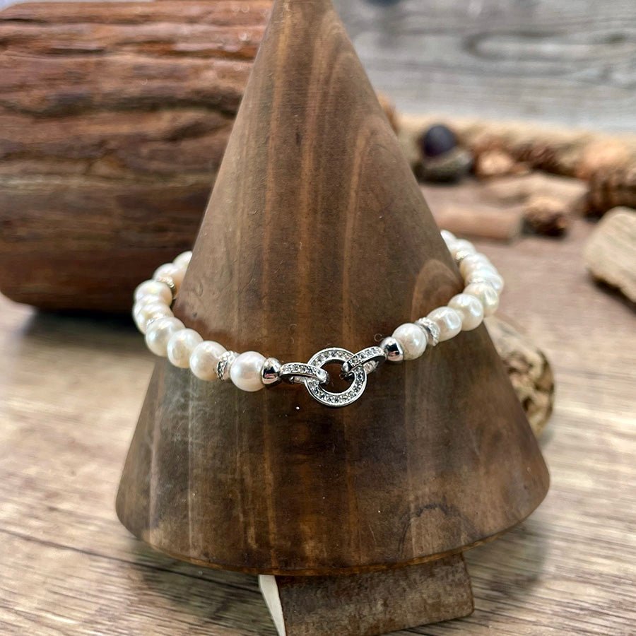 Bracelet femme CLIP ME LIKE A QUEEN – perles de culture & fermoir bijou signature pavé, argent 925 – bijoux fait main en argent 925 | Pitch & Néo