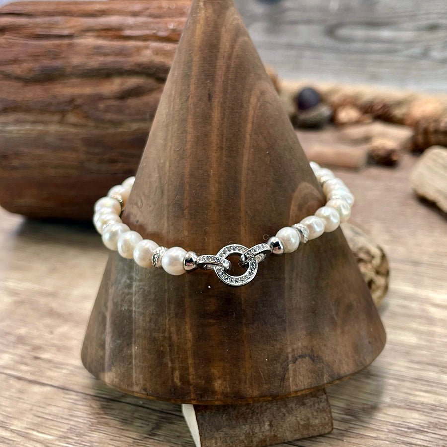 Bracelet femme CLIP ME LIKE A QUEEN – perles de culture & fermoir bijou signature pavé, argent 925 – bijoux fait main en argent 925 | Pitch & Néo