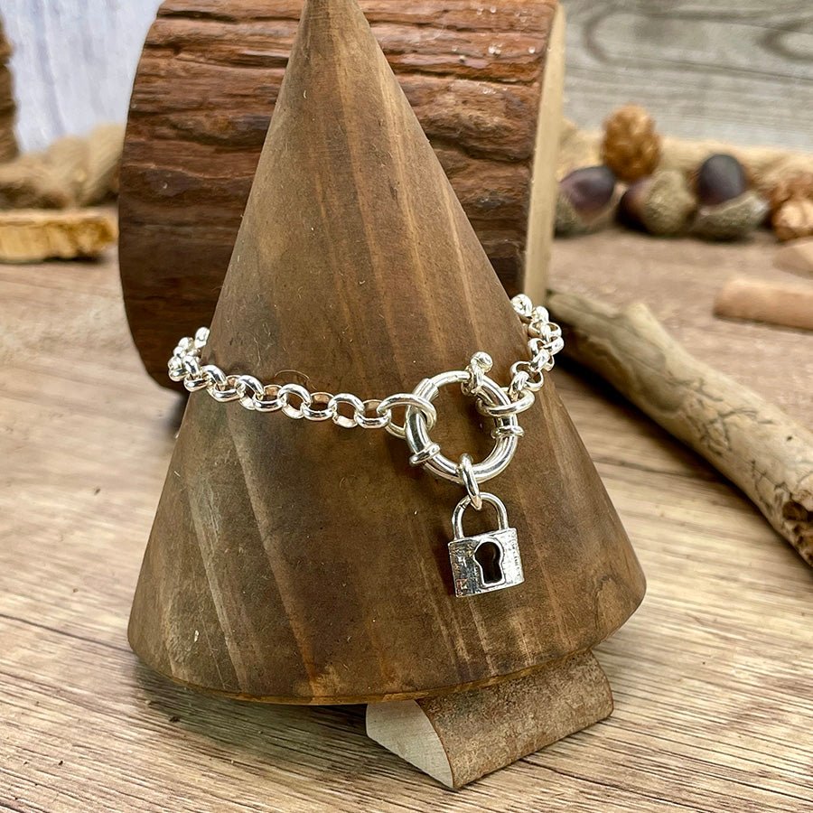 Bracelet femme CLOSED FOR DRAMA – chaîne jaseron épaisse & maxi fermoir bouée ornemental et pendentif cadenas rectangulaire et argent 925 – bijoux fait main en argent 925 | Pitch & Néo