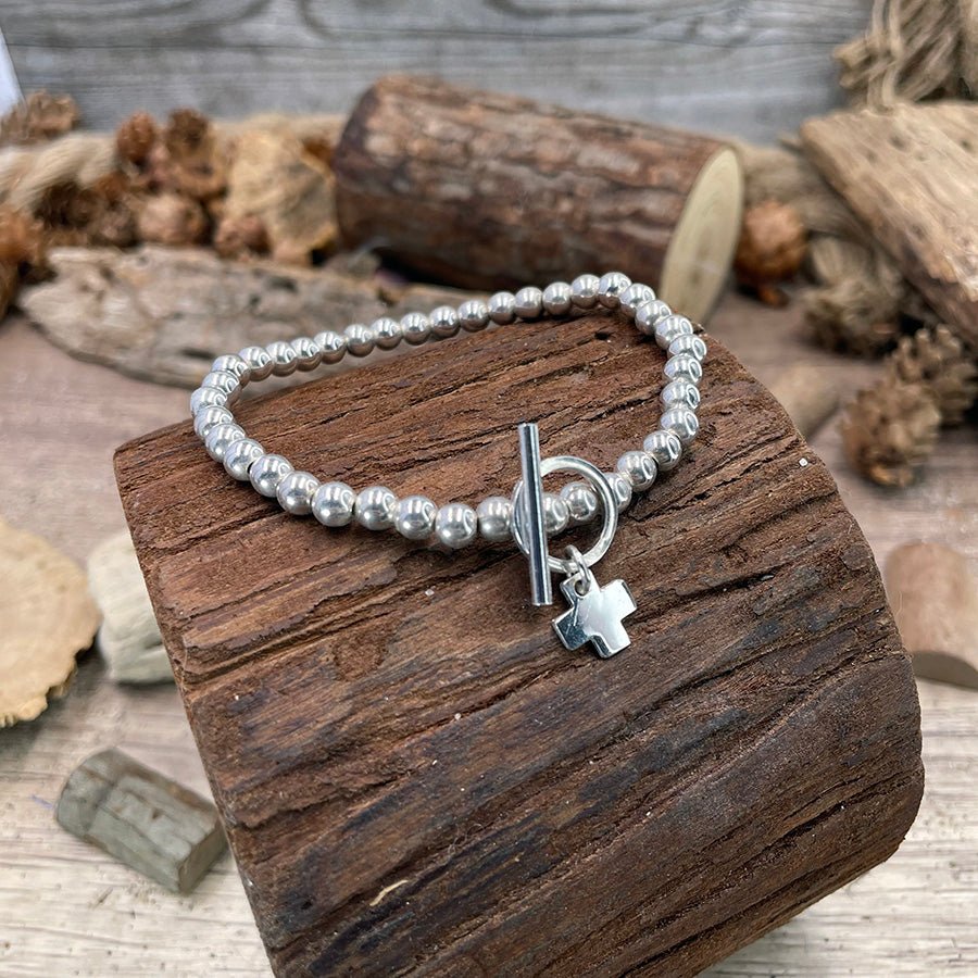 Bracelet femme CROSS ME DARLING – perles boules 5 mm & croix personnalisable, fermoir toggle et argent 925 – bijoux fait main en argent 925 | Pitch & Néo
