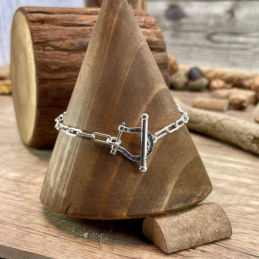 Bracelet femme LUCK OFF, BOYS! – maille rectangulaire & fermoir toggle fer à cheval gravé et argent 925 – bijoux fait main en argent 925 | Pitch & Néo