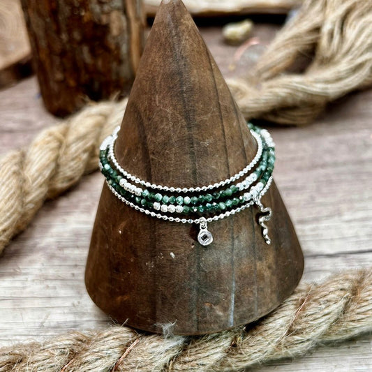 Bracelet femme multi - rang ANGEL FACE, BAD INTENTIONS – perles de séraphinite, breloques serpent et solitaire zircon et argent 925 – bijoux fait main en argent 925 | Pitch & Néo