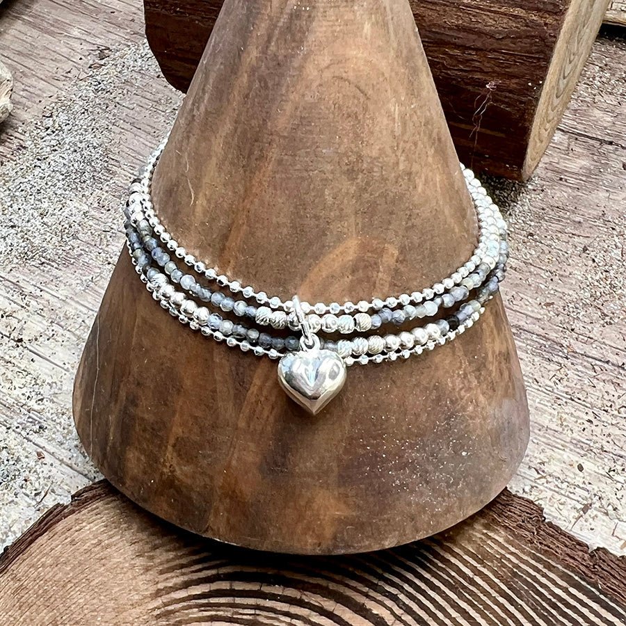 Bracelet femme multi - rang BORN TO LOVE MYSELF – perles de cordiérite facettées, pendentif cœur bombé miroir et chaîne boules argent 925 – bijoux fait main en argent 925 | Pitch & Néo