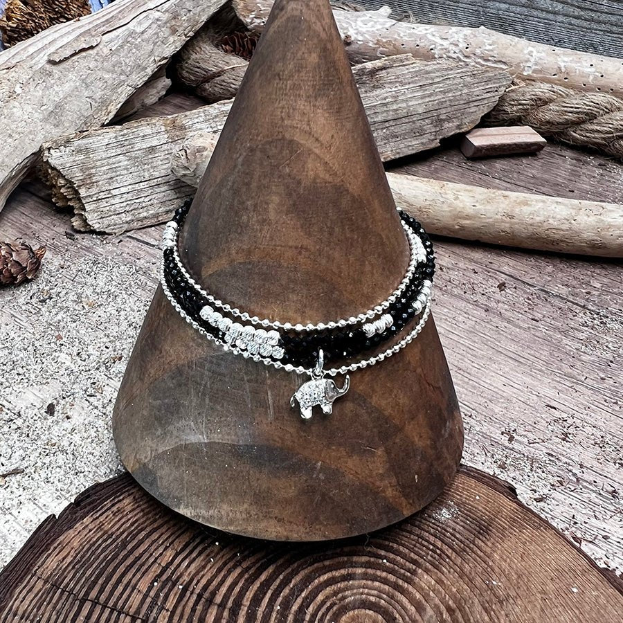 Bracelet femme multi - rang ELEPHANTASTIC – perles de spinelle noire, pendentif éléphant zircon et argent 925 – bijoux fait main en argent 925 | Pitch & Néo
