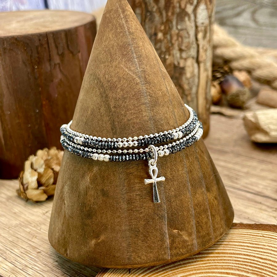 Bracelet femme multi - rang ETERNAL BLING – perles d’hématite facettées, pendentif croix de vie Ankh et argent 925 – bijoux fait main en argent 925 | Pitch & Néo