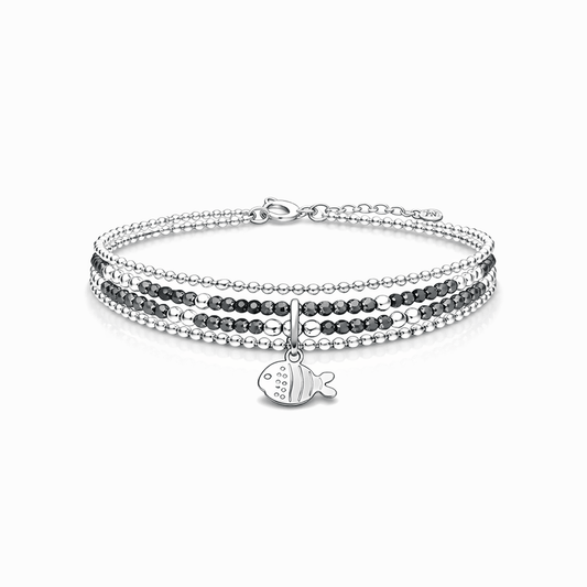 Bracelet femme multi - rang FISH ME DEADLY – perles facettées d’hématite, pendentif poisson cartoon et argent 925 – bijoux fait main en argent 925 | Pitch & Néo