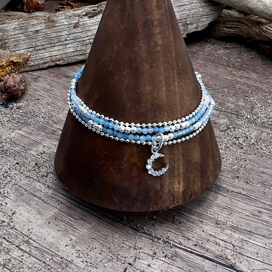 Bracelet femme multi - rang FREEZE THE MOON – perles d’aigue - marine, pendentif lune zircon et argent 925 – bijoux fait main en argent 925 | Pitch & Néo
