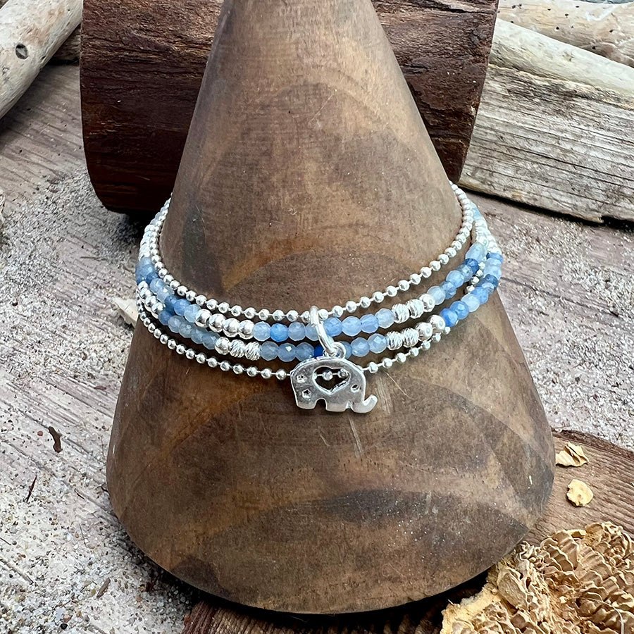 Bracelet femme multi - rang NEVER FORGET CHIC, SWEETIE – perles de cyanite facettées, pendentif éléphant cœur et argent 925 – bijoux fait main en argent 925 | Pitch & Néo