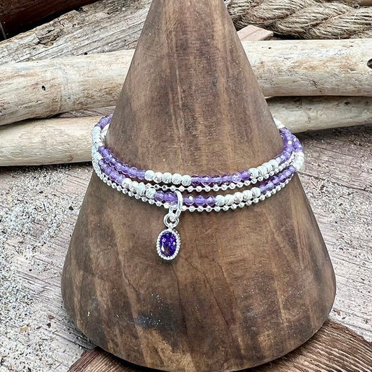 Bracelet femme multi - rang PURPLE SINS – perles d’améthyste facettées, pendentif goutte zircon violet et argent 925 – bijoux fait main en argent 925 | Pitch & Néo