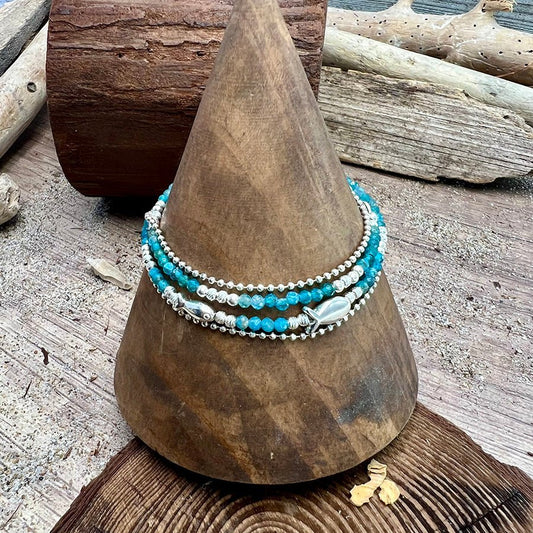 Bracelet femme multi - rang REEF & RUM – perles d’apatite, poissons miroir et argent 925 – bijoux fait main en argent 925 | Pitch & Néo
