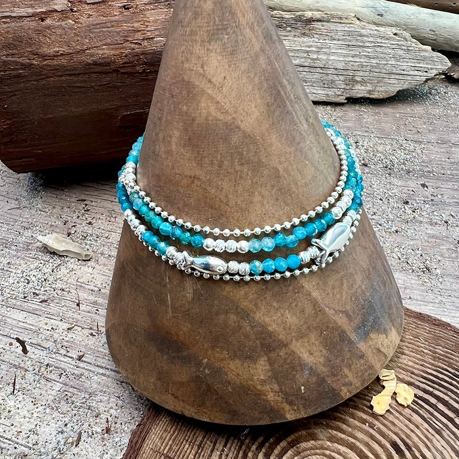 Bracelet femme multi - rang REEF & RUM – perles d’apatite, poissons miroir et argent 925 – bijoux fait main en argent 925 | Pitch & Néo